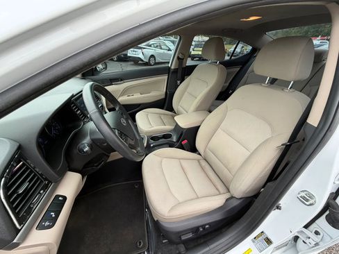 Used 2017 Hyundai Elantra Value Edition FWD image 19