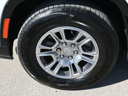 Used 2024 Jeep Wagoneer 4WD image 6