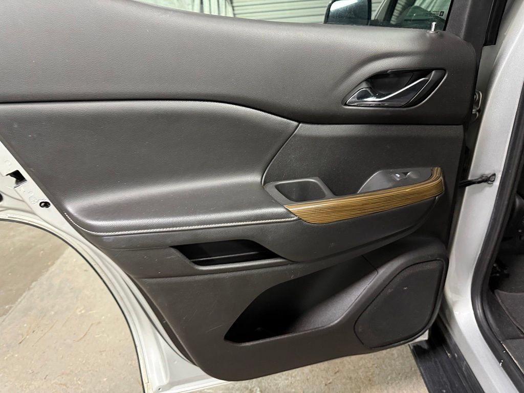 Used 2019 GMC Acadia SLE FWD image 18