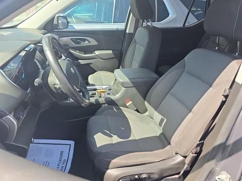 Used 2019 Chevrolet Traverse LT image 2