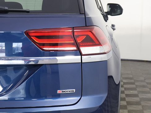 Used 2022 Volkswagen Atlas Cross Sport SEL R-Line image 18