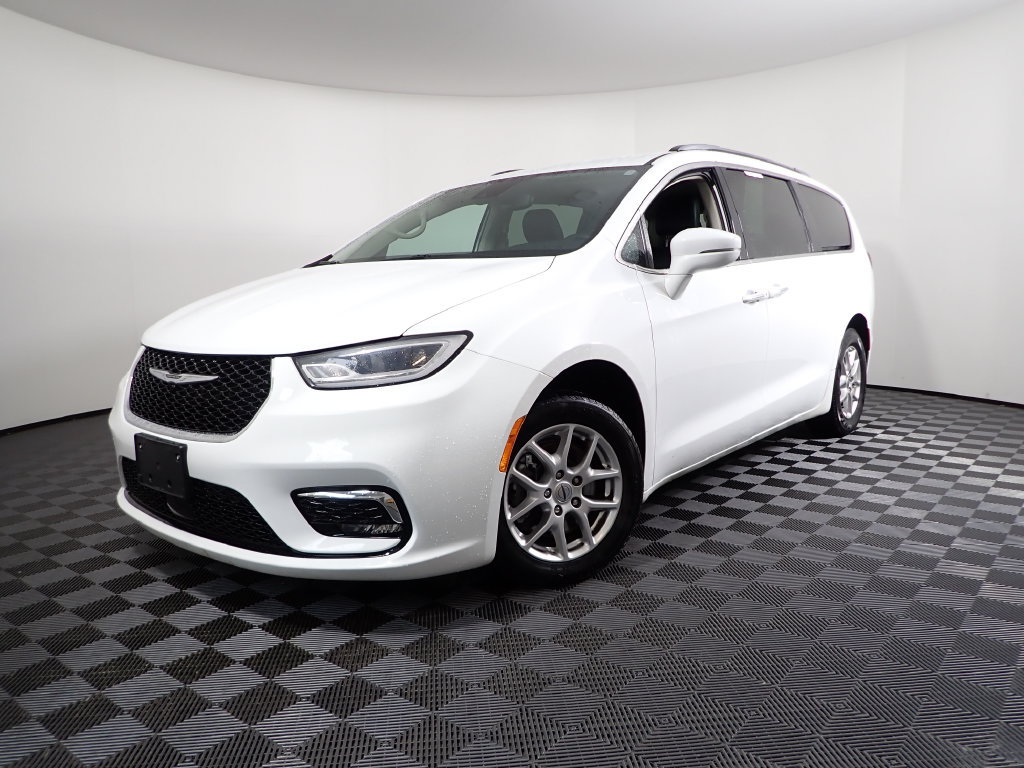 Used 2021 Chrysler Pacifica Touring-L FWD image 2