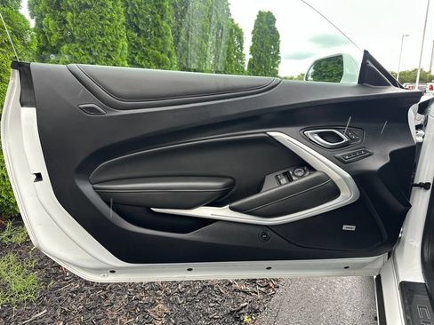 Used 2020 Chevrolet Camaro SS RWD image 8