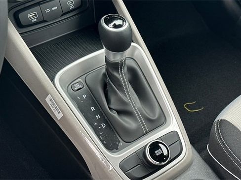 New 2025 Hyundai Venue SEL image 17