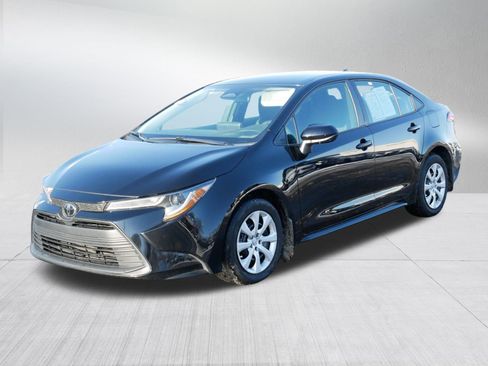 Certified 2025 Toyota Corolla LE image 3