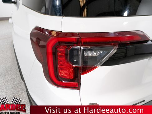 Used 2021 GMC Acadia SLE w/ Elevation Edition image 9