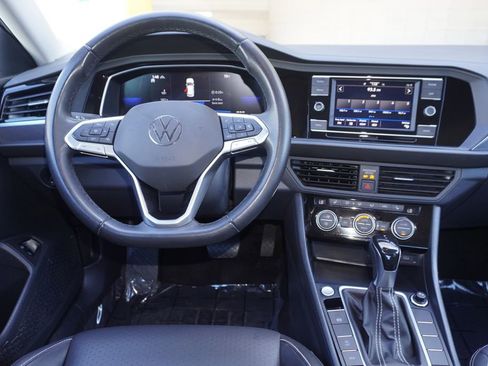 Used 2024 Volkswagen Jetta SE image 10
