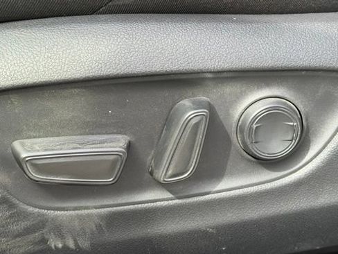 Used 2025 Toyota RAV4 SE AWD/4WD image 16