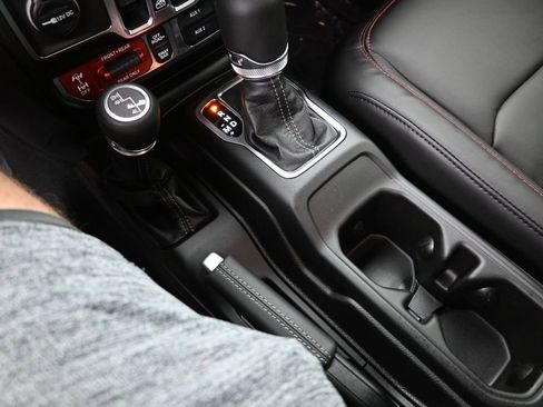 New 2026 Jeep Wrangler Unlimited Rubicon w/ Technology Group image 20