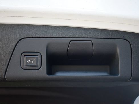 Used 2023 Buick Envision Essence w/ Sport Touring Package FWD image 31