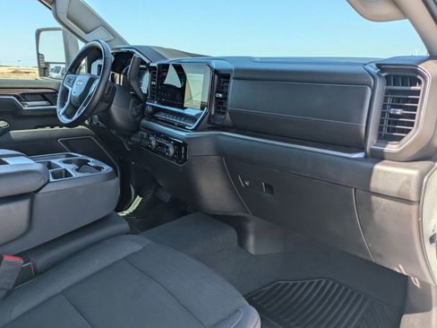 Used 2025 Chevrolet Silverado 2500 LT w/ Convenience Package image 21