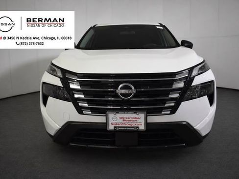 Used 2025 Nissan Rogue S AWD/4WD image 2