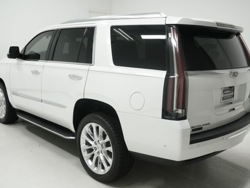 Used 2020 Cadillac Escalade Luxury RWD image 5