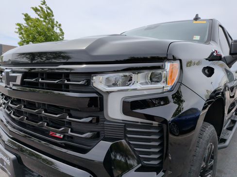Used 2022 Chevrolet Silverado 1500 LT Trail Boss w/ LT Trail Boss Premium Package image 3