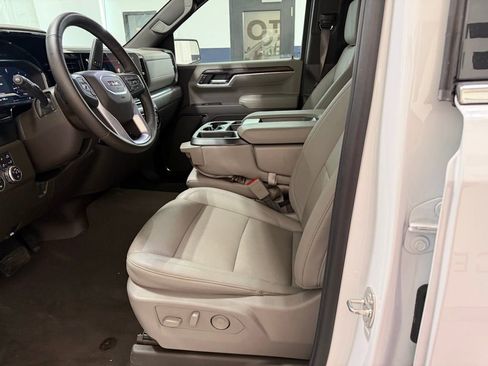 Used 2024 GMC Sierra 1500 SLT image 13