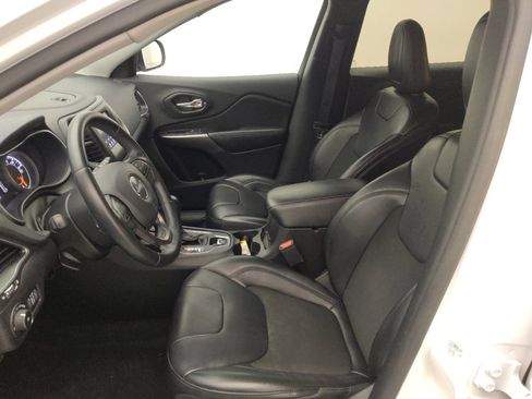 Used 2020 Jeep Cherokee Latitude Plus FWD image 17