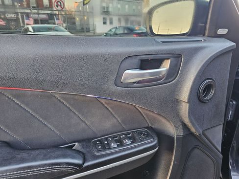 Used 2019 Dodge Charger GT image 31