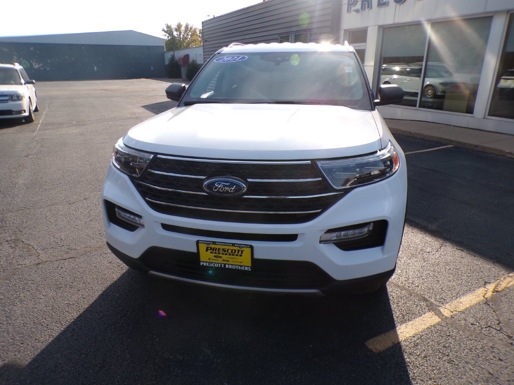 Used 2021 Ford Explorer XLT w/ Equipment Group 202A AWD/4WD image 4