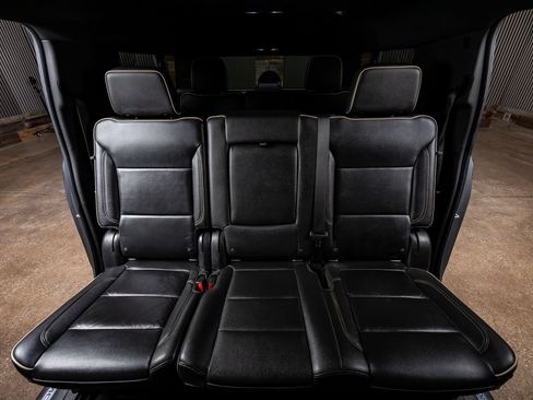 Used 2021 GMC Yukon XL SLT w/ SLT Luxury Package RWD image 31