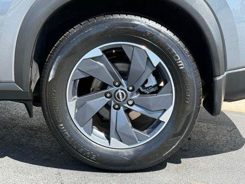 Used 2024 Nissan Rogue SV w/ SV Premium Package FWD image 16