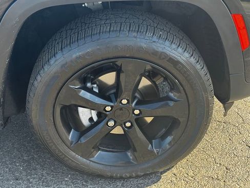 Used 2023 Jeep Grand Cherokee Altitude image 9