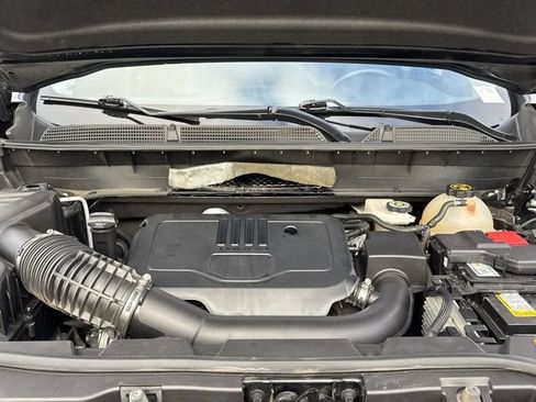 Used 2023 GMC Acadia SLT FWD image 25