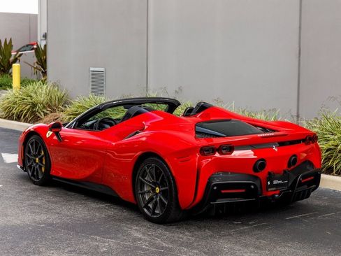 Used 2022 Ferrari SF90 Spider image 4