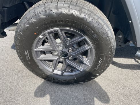 Used 2025 Jeep Wrangler Sport AWD/4WD image 21