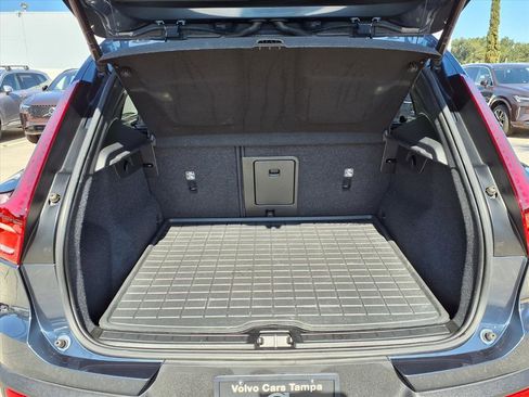 Used 2021 Volvo XC40 T4 Momentum w/ Protection Package Premier image 17