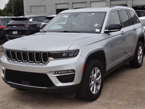 Used 2022 Jeep Grand Cherokee Limited AWD/4WD image 2