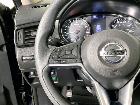 Used 2018 Nissan Rogue S image 18