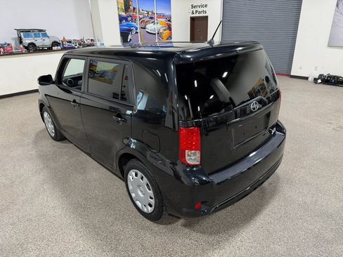 Used 2015 Scion xB FWD image 19