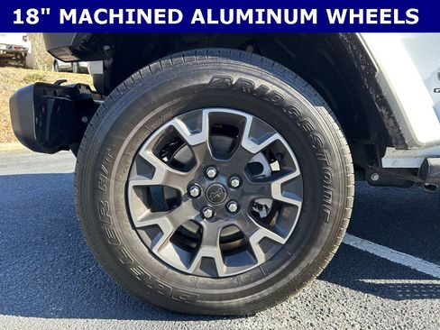 Used 2025 Jeep Gladiator Sport w/ Premium Package image 2