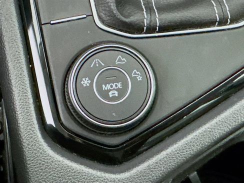 Used 2023 Volkswagen Taos SEL AWD/4WD image 14