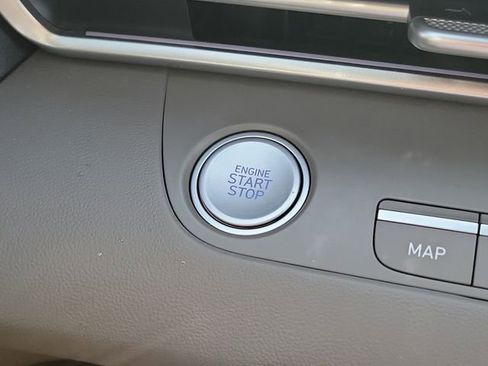 Certified 2025 Hyundai Elantra SEL FWD image 8