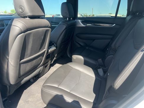 Certified 2024 Cadillac XT6 Premium Luxury FWD image 9