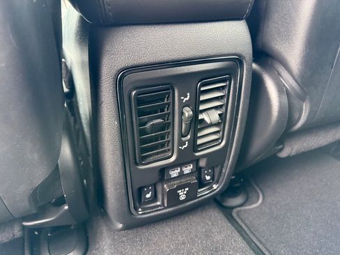 Used 2020 Jeep Grand Cherokee Limited w/ Luxury Group II image 23