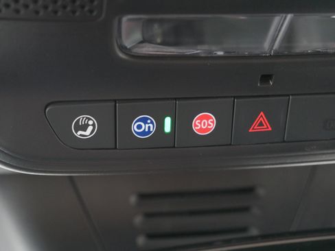 Used 2024 Chevrolet Equinox EV RS image 33