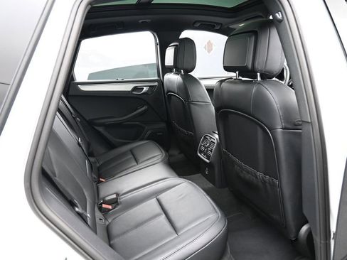 Certified 2026 Porsche Macan AWD/4WD image 28