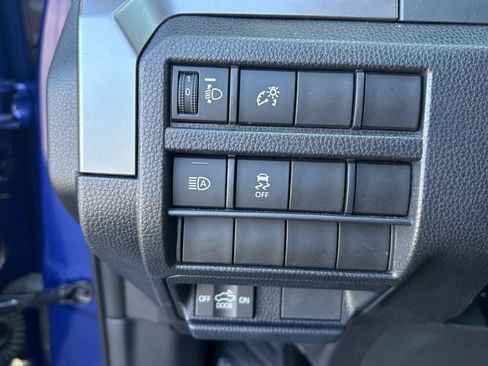 Certified 2025 Toyota Tacoma SR5 AWD/4WD image 24
