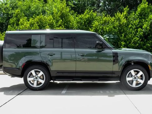 New 2026 Land Rover Defender 130 X-Dynamic SE AWD/4WD image 10