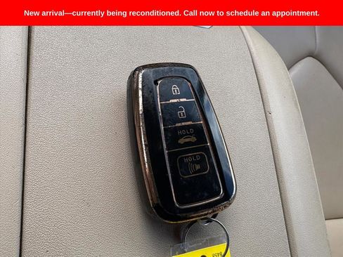 Used 2021 Toyota Highlander XLE image 27