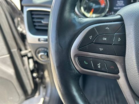 Used 2021 Jeep Cherokee Latitude Lux w/ Comfort/Convenience Group FWD image 20