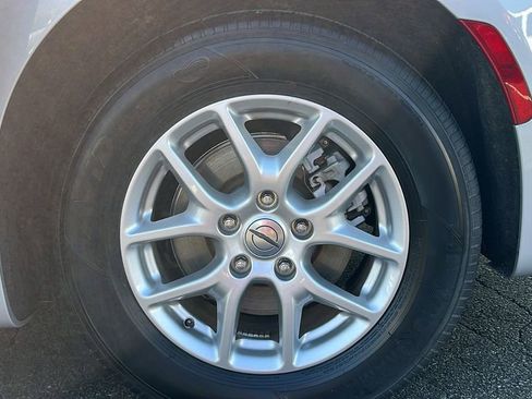 Used 2024 Chrysler Pacifica Touring-L image 38