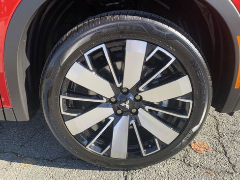 New 2025 Mitsubishi Outlander SE image 26