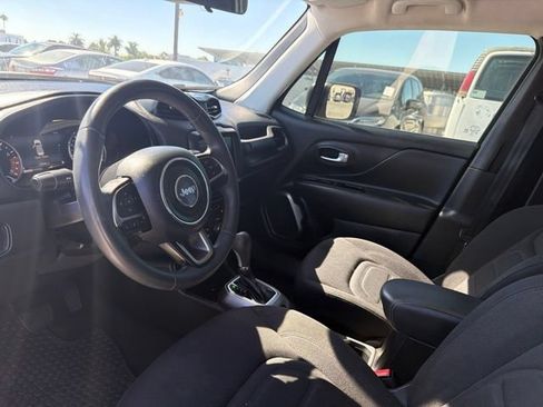 Used 2022 Jeep Renegade Latitude AWD/4WD image 3