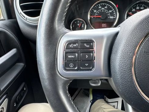 Used 2017 Jeep Wrangler Unlimited Rubicon AWD/4WD image 9
