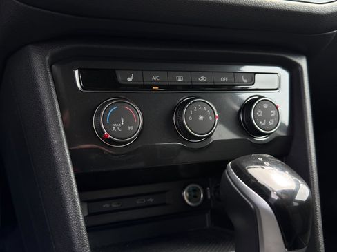 Used 2022 Volkswagen Tiguan S image 21