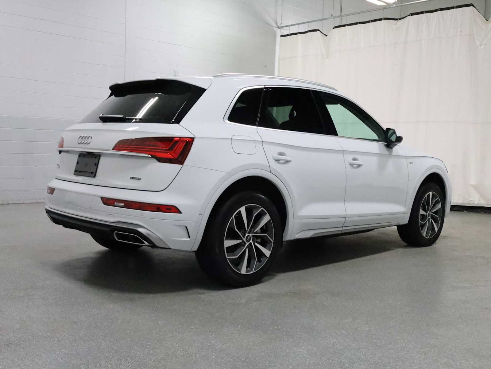 Used 2023 Audi Q5 2.0T Prestige w/ Prestige Package AWD/4WD image 9