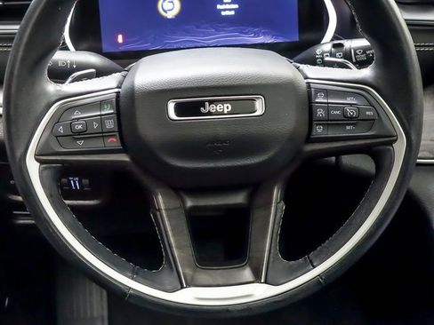 Used 2022 Jeep Grand Cherokee Limited image 15